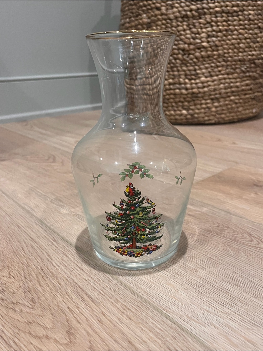 SPODE CHRISTMAS TREE GLASS CARAFE
GOLD TRIM